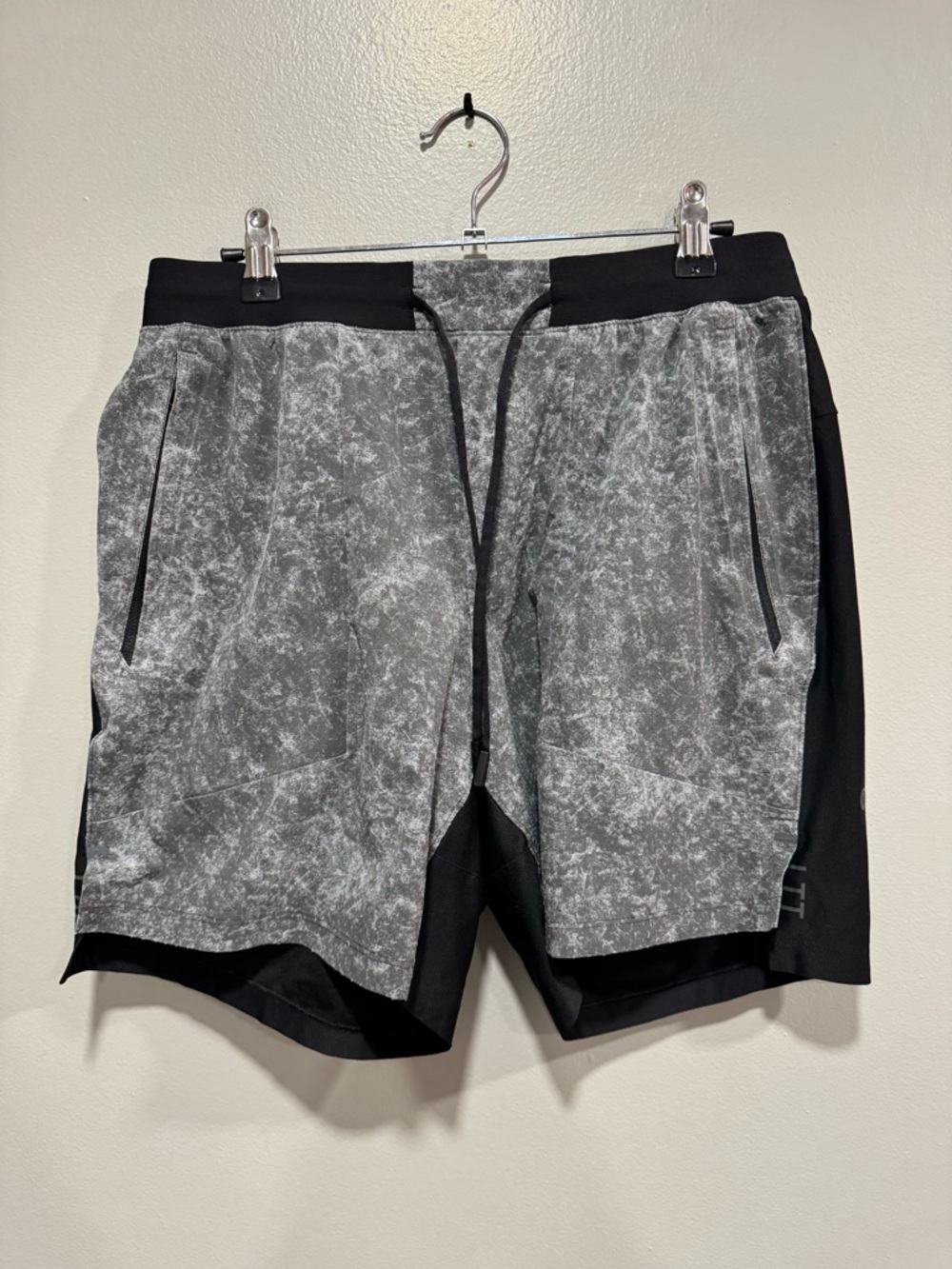 Lululemon License to Train Short 7" Size Medium
